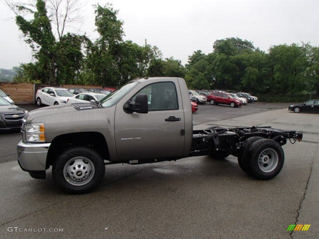 2013 Silverado 3500HD WT Regular Cab 4x4 Chassis - Mocha Steel Metallic / Dark Titanium photo #1