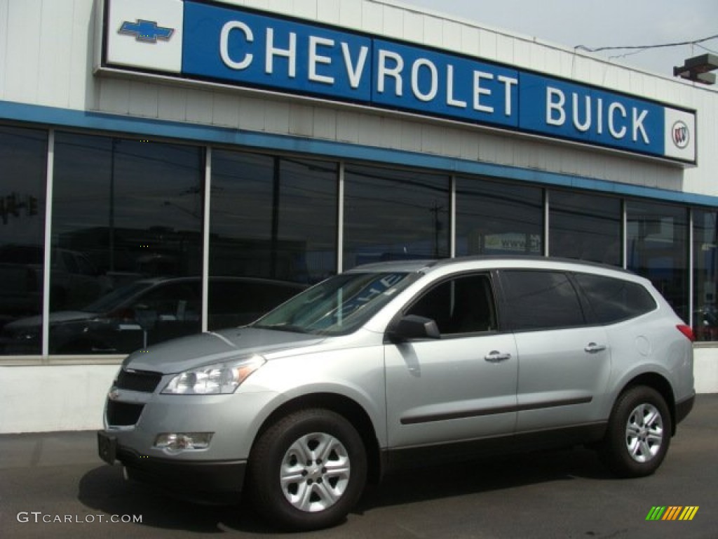 2011 Traverse LS AWD - Silver Ice Metallic / Dark Gray/Light Gray photo #1