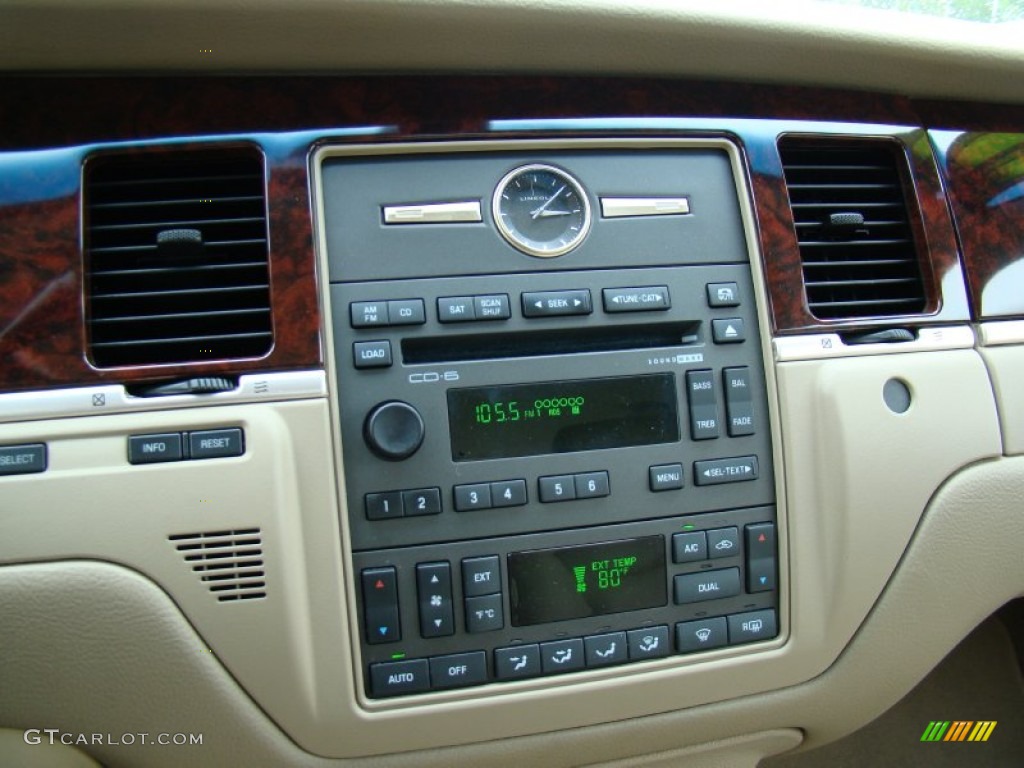 2011 Lincoln Town Car Signature Limited Controls Photos