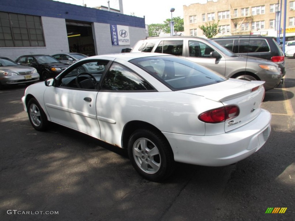 2002 Cavalier LS Coupe - Bright White / Graphite photo #5