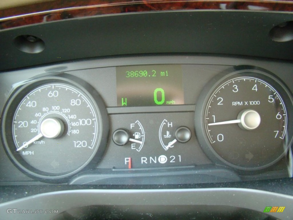 2011 Lincoln Town Car Signature Limited Gauges Photos