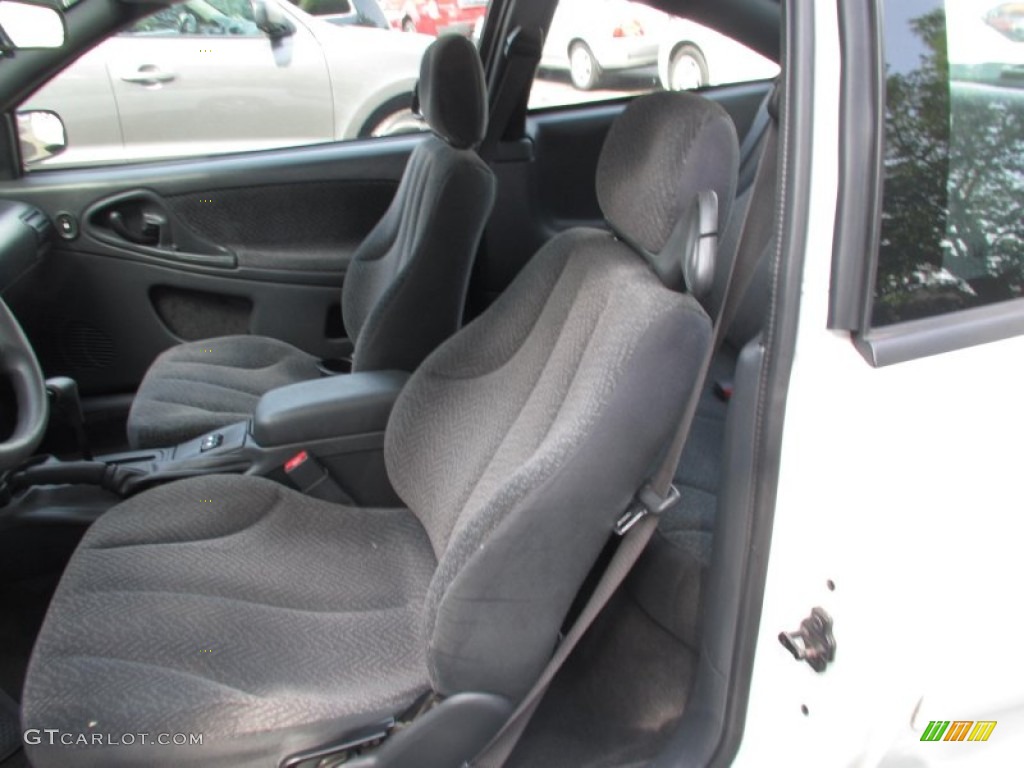 2002 Cavalier LS Coupe - Bright White / Graphite photo #8