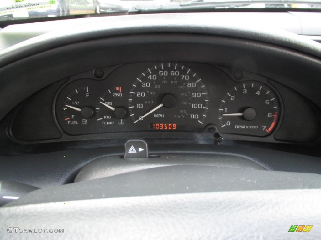 2002 Cavalier LS Coupe - Bright White / Graphite photo #10