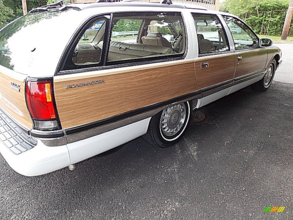 1996 Roadmaster Estate Collectors Edition Wagon - Bright White / Beige photo #9