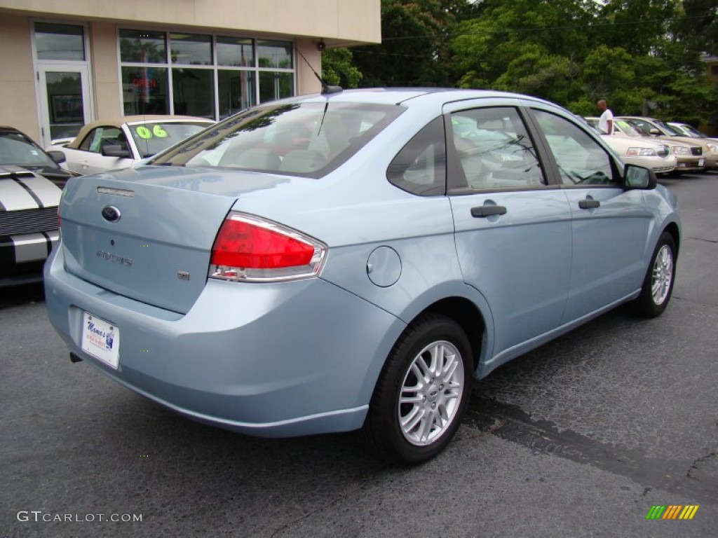 2009 Focus SE Sedan - Light Ice Blue Metallic / Medium Stone photo #8
