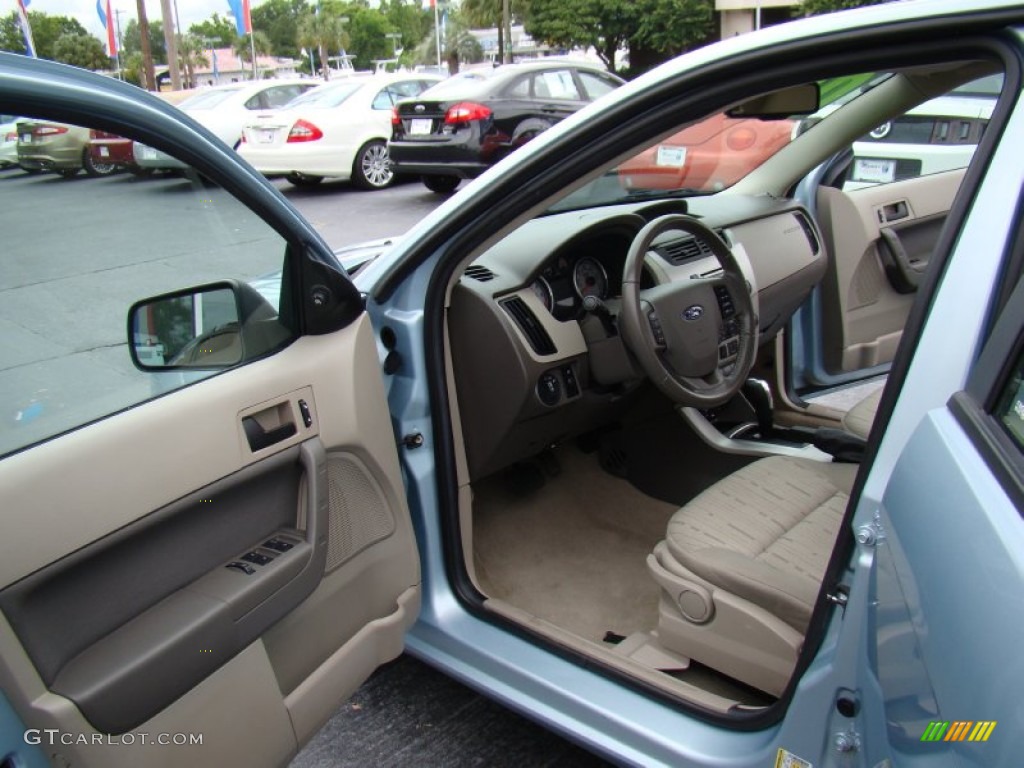 2009 Focus SE Sedan - Light Ice Blue Metallic / Medium Stone photo #9