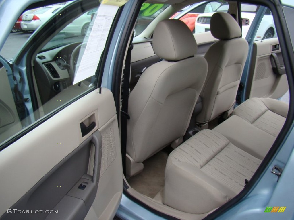2009 Focus SE Sedan - Light Ice Blue Metallic / Medium Stone photo #11