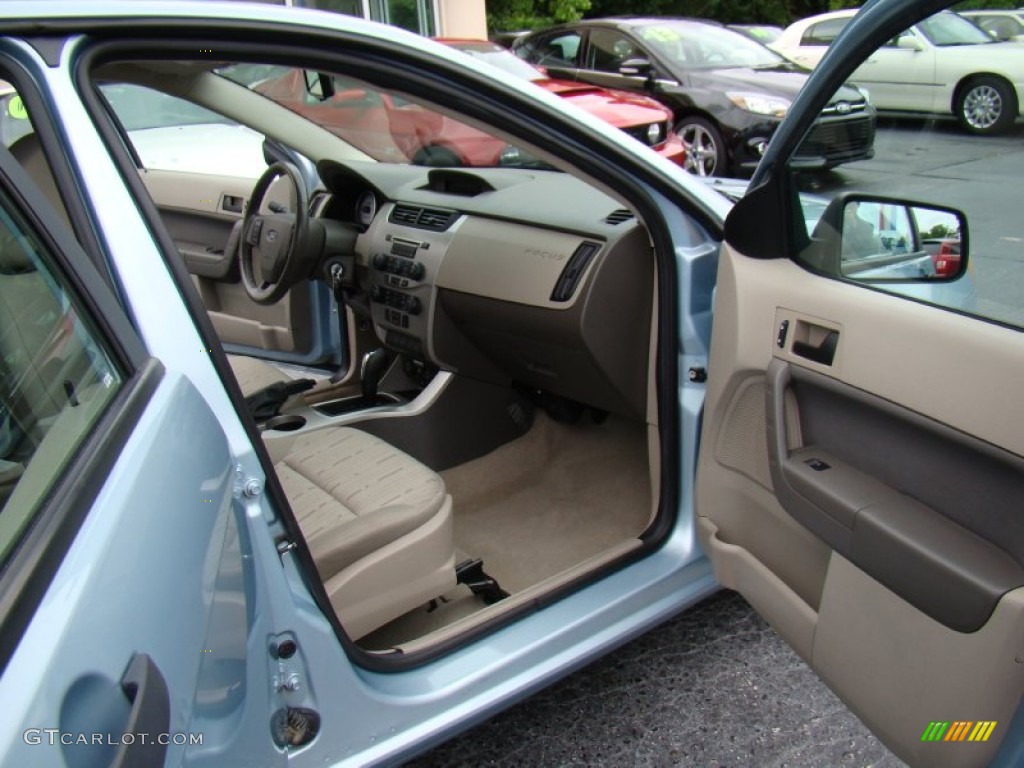 2009 Focus SE Sedan - Light Ice Blue Metallic / Medium Stone photo #12
