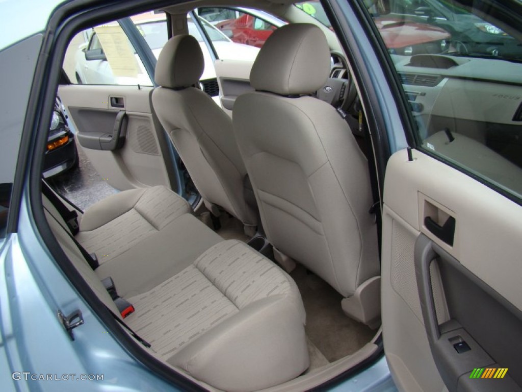 2009 Focus SE Sedan - Light Ice Blue Metallic / Medium Stone photo #13