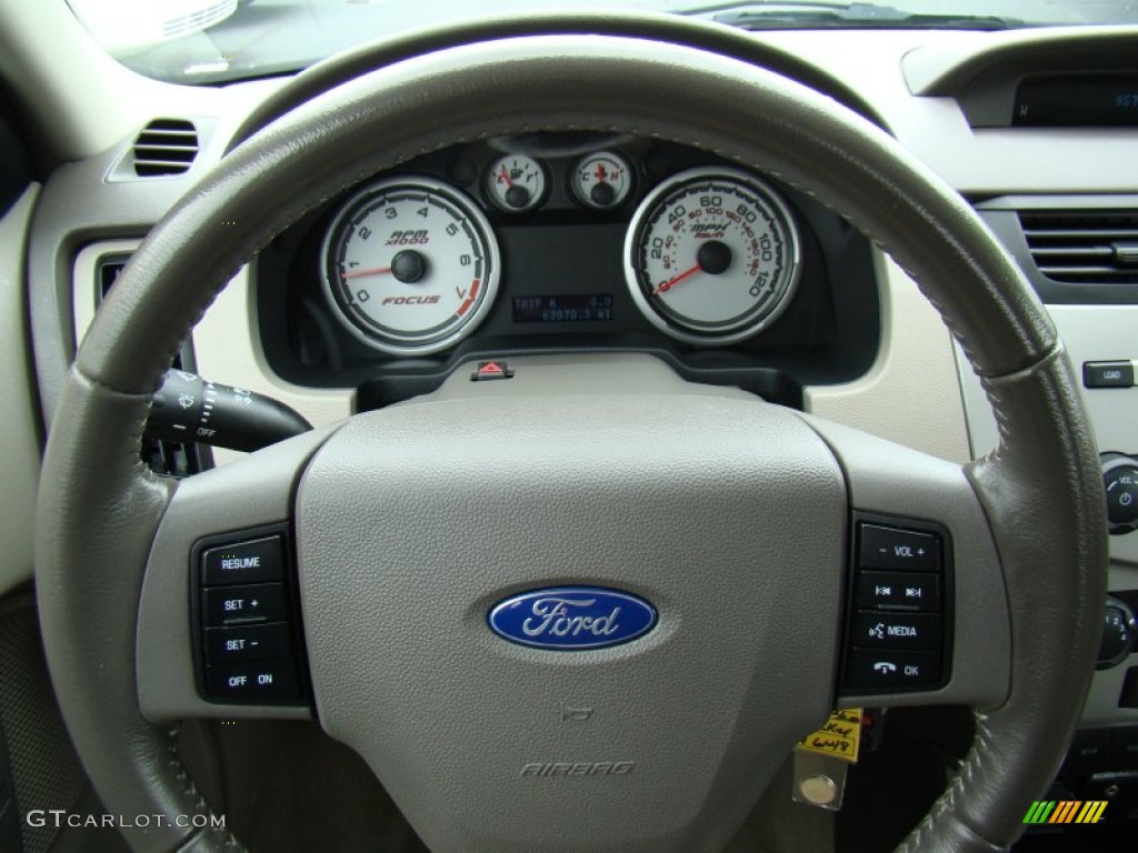 2009 Focus SE Sedan - Light Ice Blue Metallic / Medium Stone photo #15