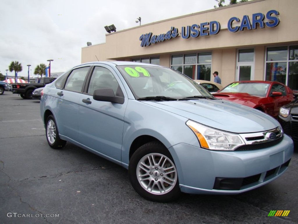 2009 Focus SE Sedan - Light Ice Blue Metallic / Medium Stone photo #19