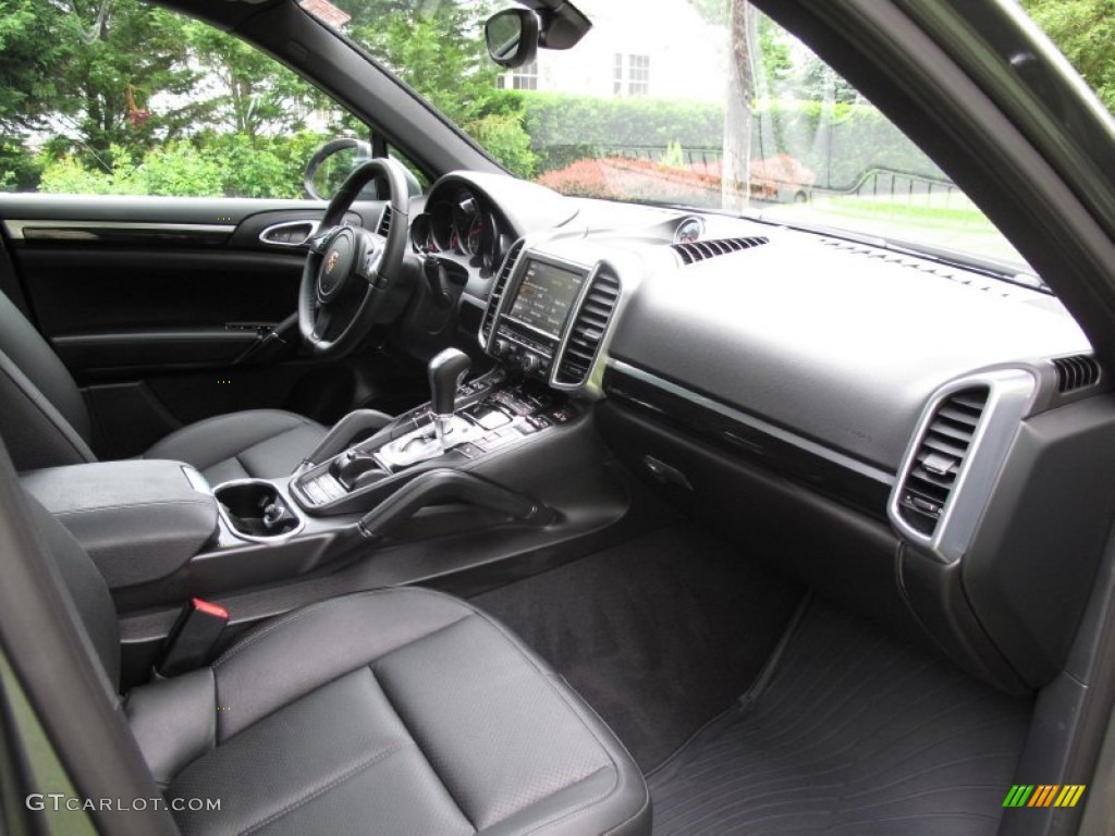 2013 Porsche Cayenne Standard Cayenne Model Black Dashboard Photo #81972444