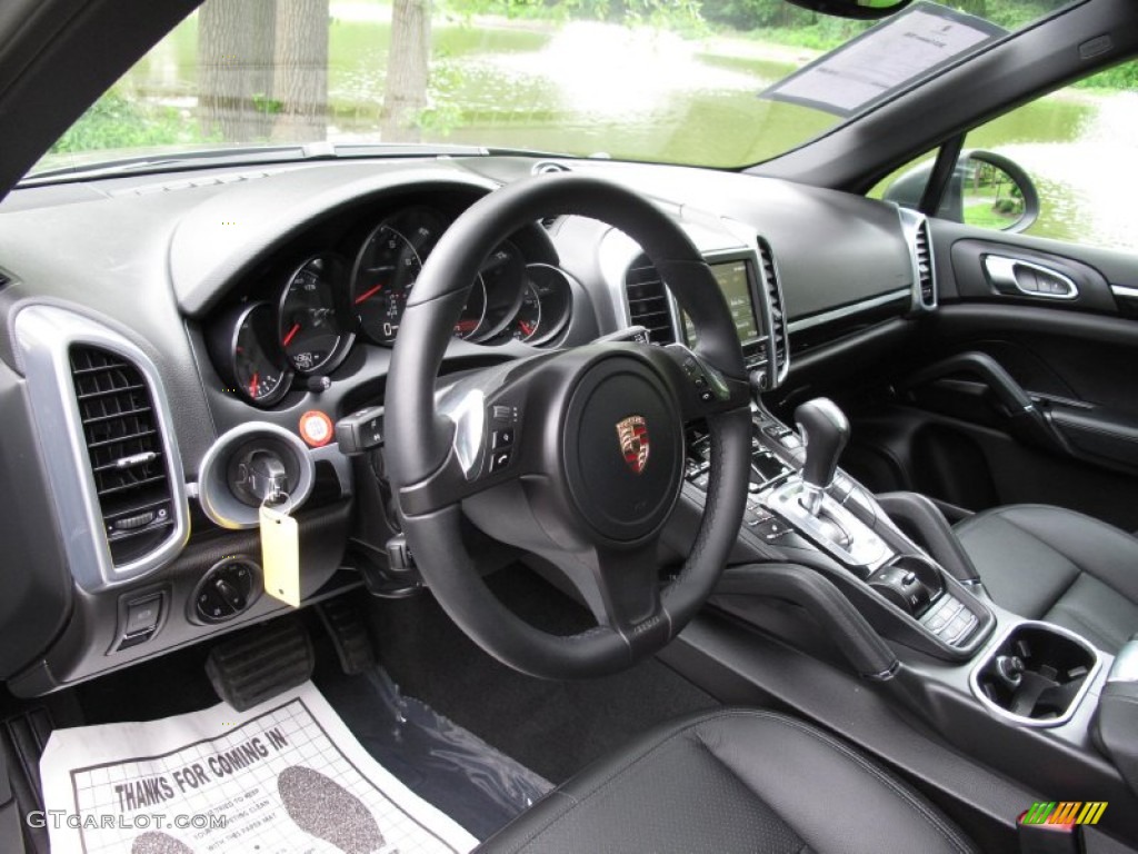 2013 Porsche Cayenne Standard Cayenne Model Black Dashboard Photo #81972542