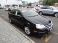 Black - Jetta SE Sedan Photo No. 8