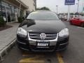 Black - Jetta SE Sedan Photo No. 9