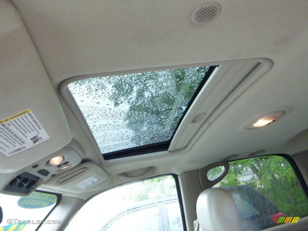 2004 Yukon SLT 4x4 - Deep Blue Metallic / Neutral/Shale photo #12