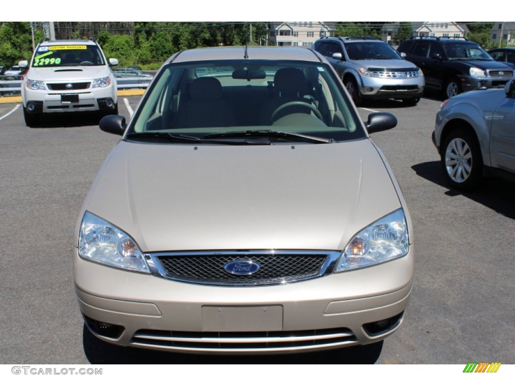 2007 Focus ZX4 SES Sedan - Pueblo Gold Metallic / Dark Pebble/Light Pebble photo #2