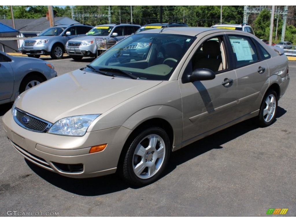 2007 Focus ZX4 SES Sedan - Pueblo Gold Metallic / Dark Pebble/Light Pebble photo #3