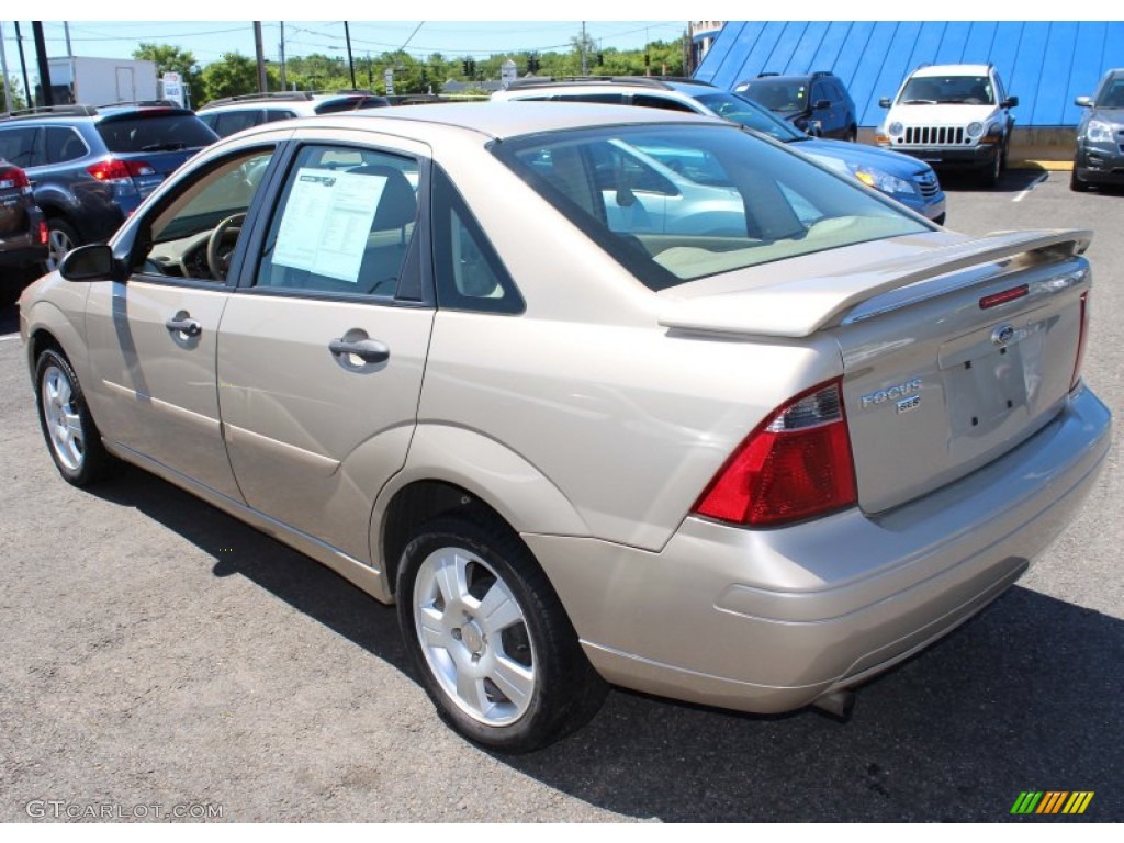 2007 Focus ZX4 SES Sedan - Pueblo Gold Metallic / Dark Pebble/Light Pebble photo #10