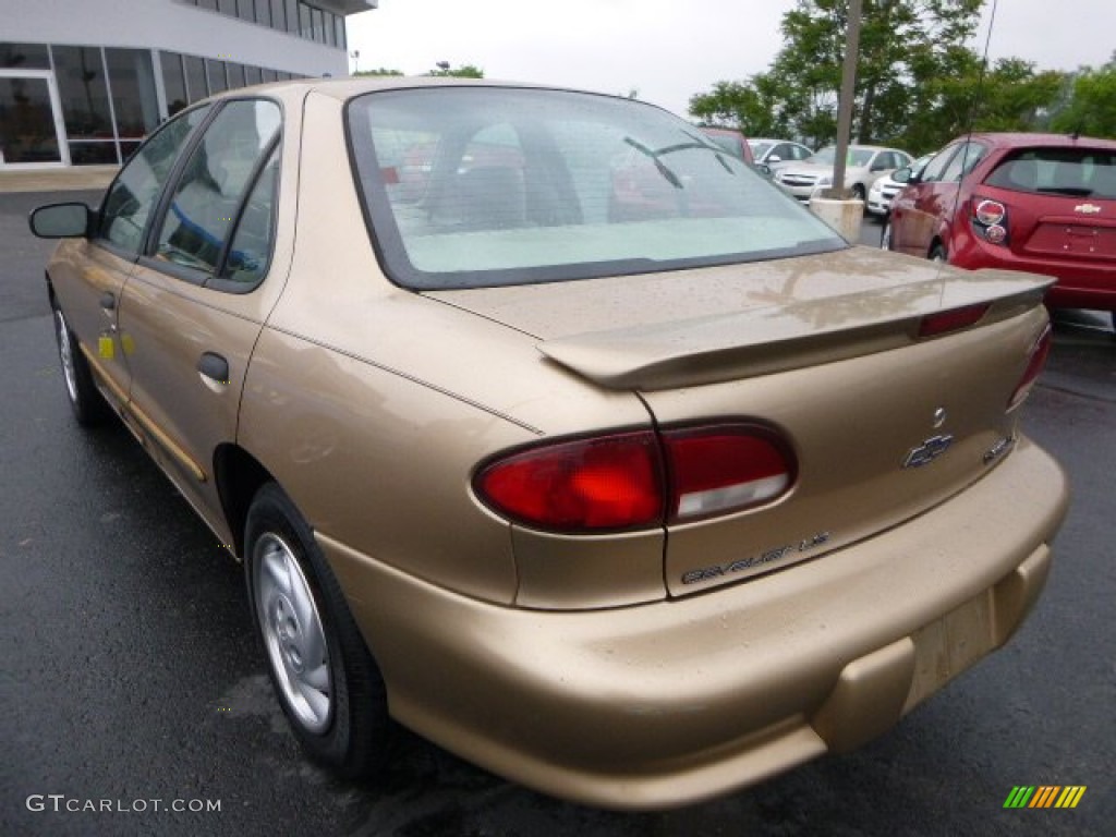 1998 Cavalier LS Sedan - Gold Metallic / Neutral photo #4