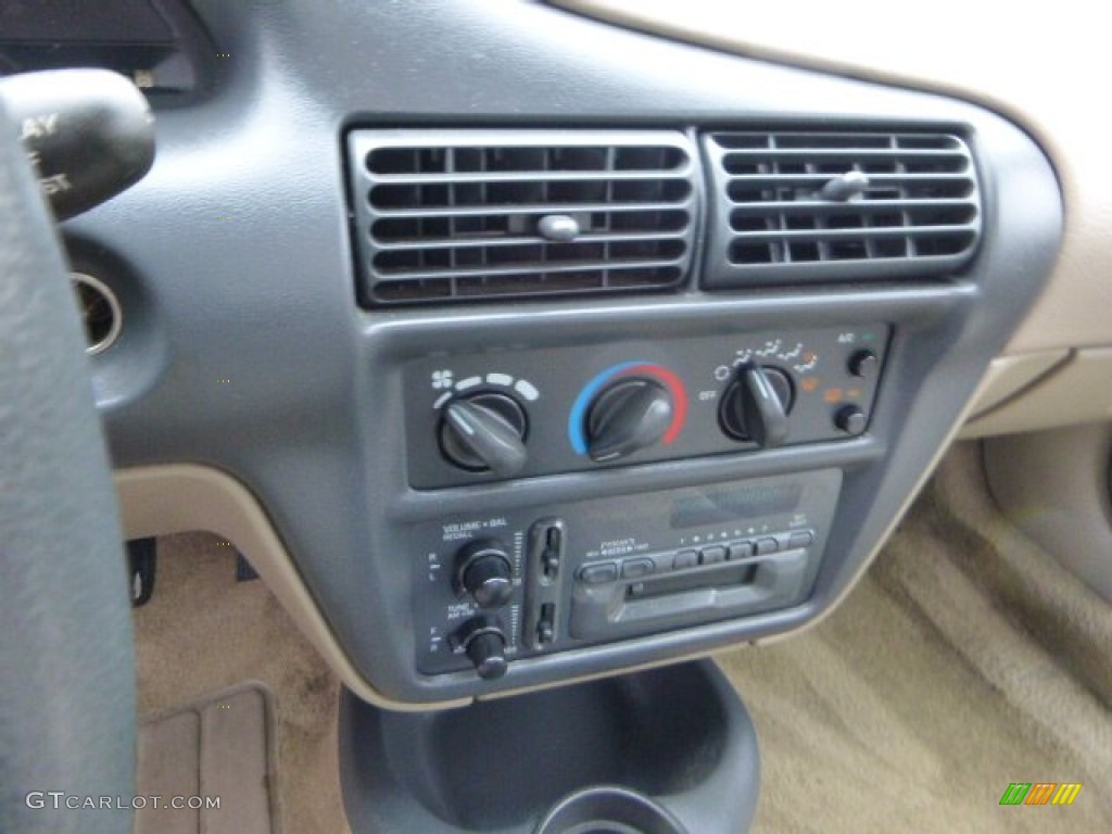 1998 Chevrolet Cavalier LS Sedan Controls Photo #81997824