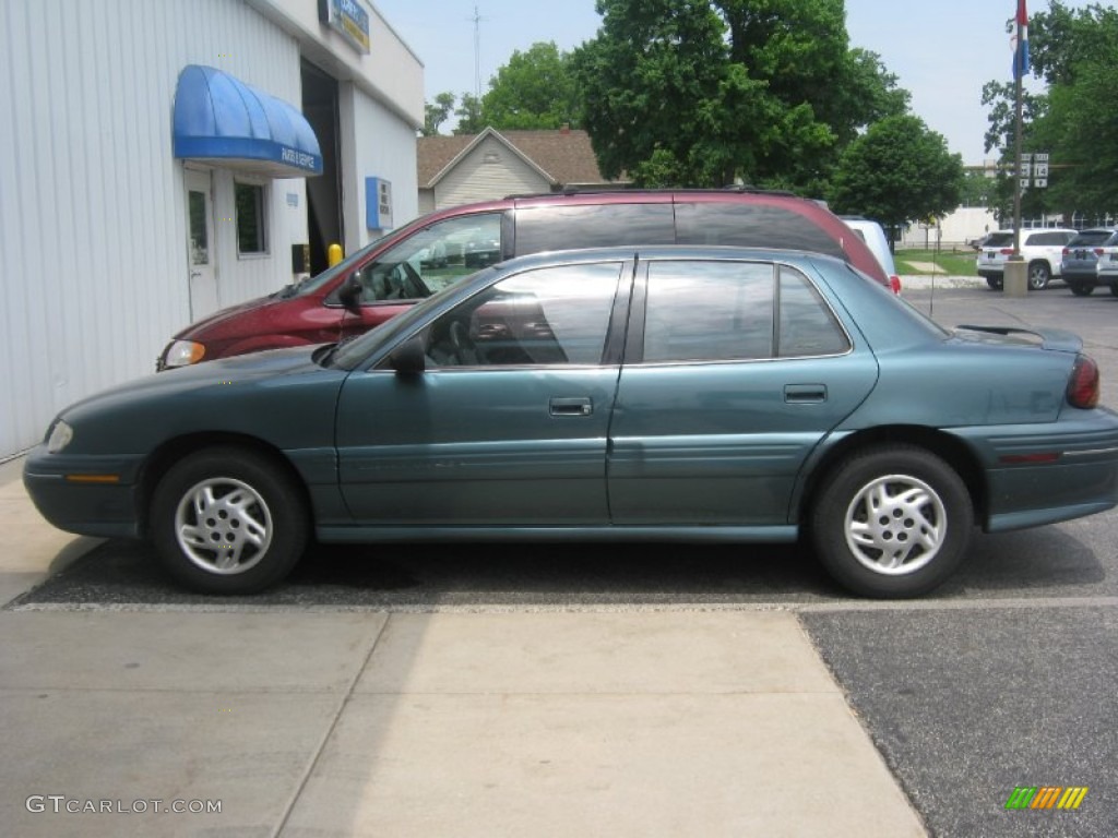 Light Jade Gray Metallic 1997 Pontiac Grand Am SE Sedan Exterior Photo #81999908