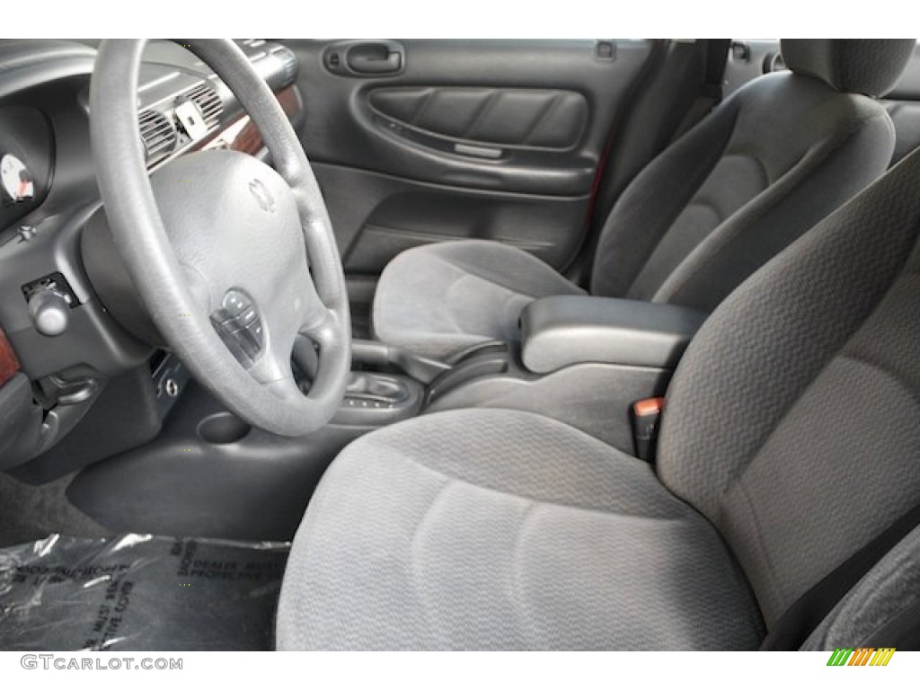 2002 Stratus SE Sedan - Inferno Red Pearl / Dark Slate Gray photo #3