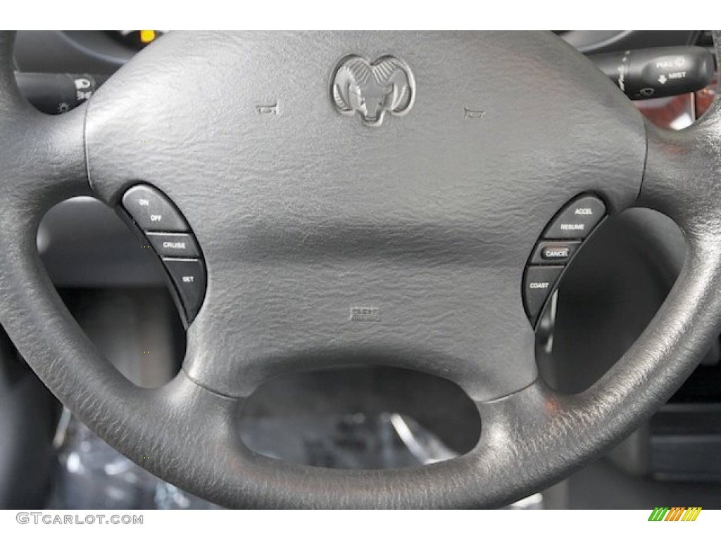 2002 Stratus SE Sedan - Inferno Red Pearl / Dark Slate Gray photo #11