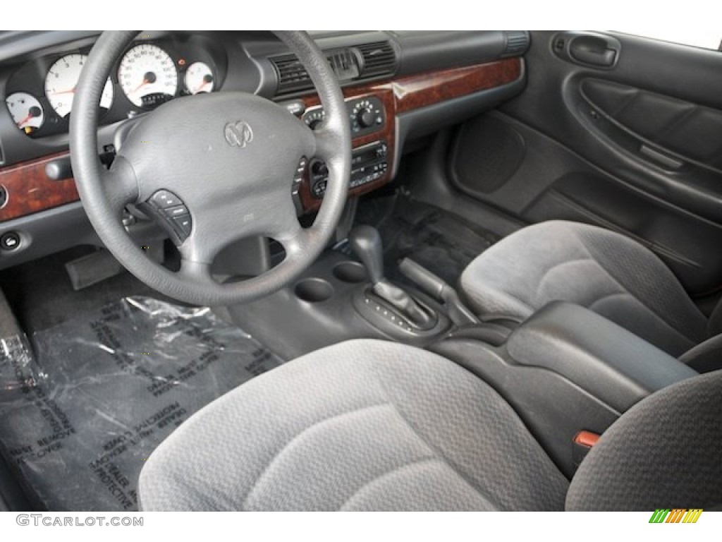 Dark Slate Gray Interior 2002 Dodge Stratus SE Sedan Photo #82000661