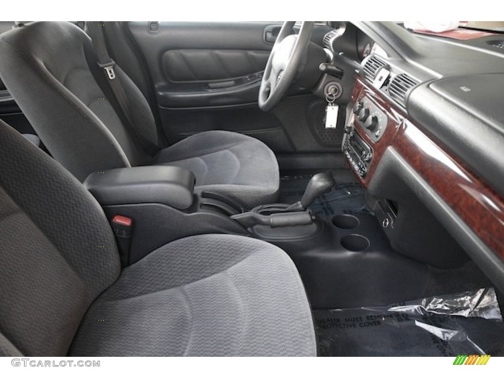 2002 Stratus SE Sedan - Inferno Red Pearl / Dark Slate Gray photo #21