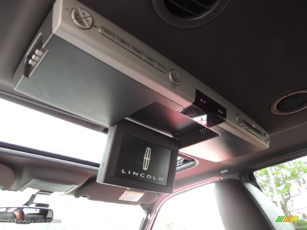 2010 Lincoln Navigator L 4x4 Entertainment System Photo #82004857