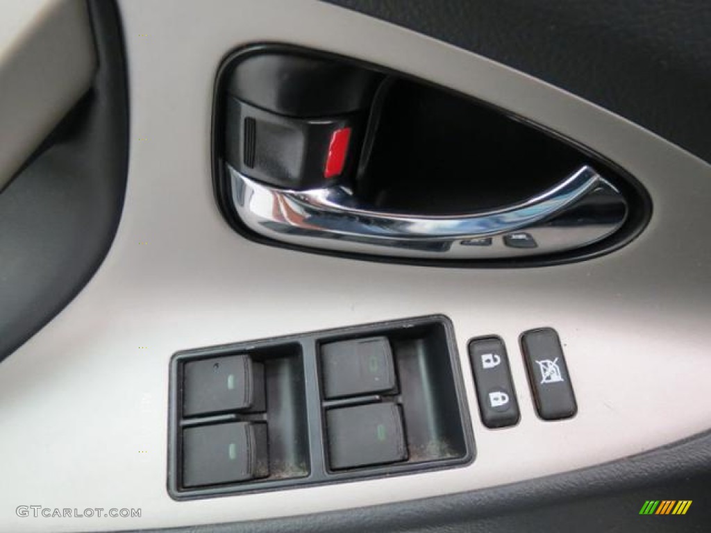 2010 Toyota Camry SE Controls Photo #82008923