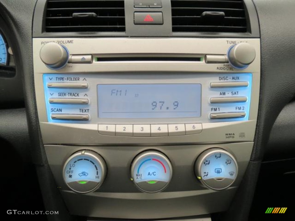 2010 Toyota Camry SE Audio System Photos