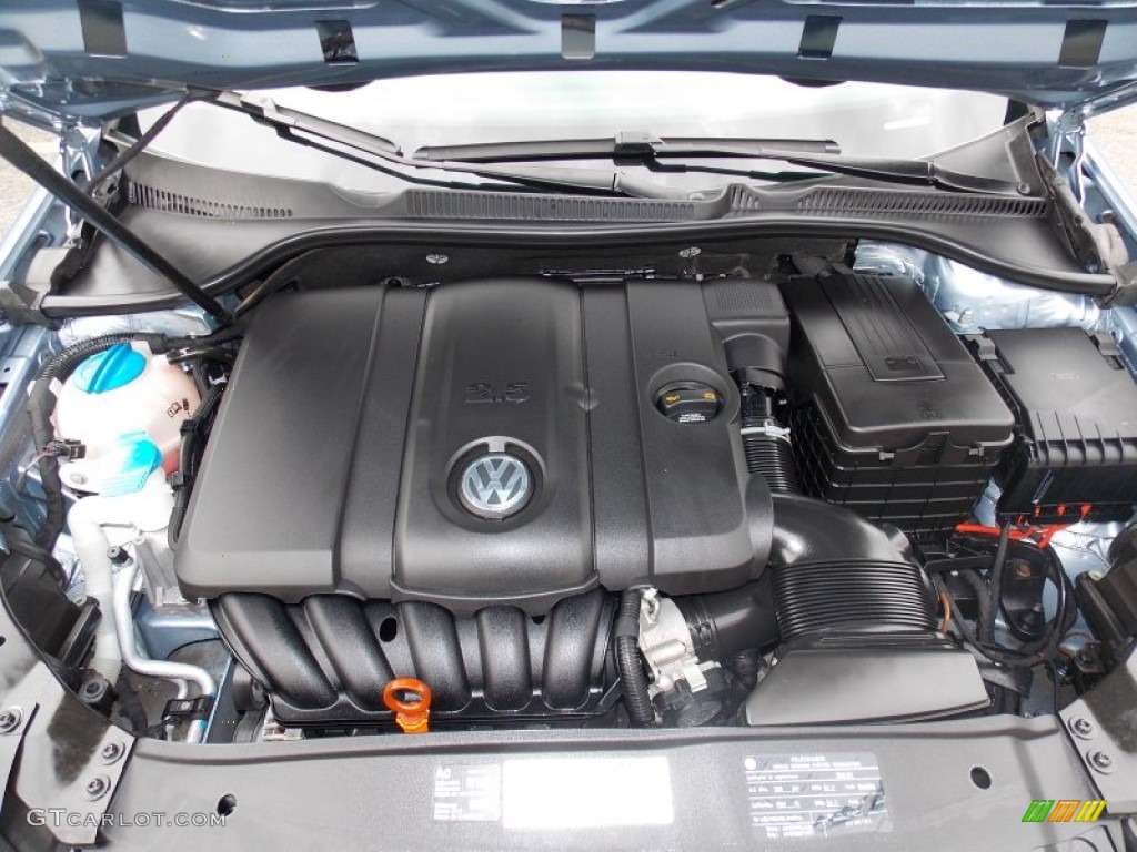 2010 Volkswagen Golf 2 Door Engine Photos
