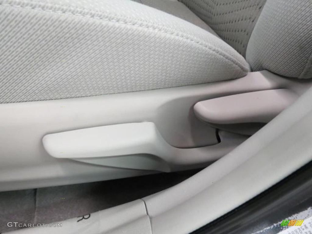 2013 Camry Hybrid LE - Magnetic Gray Metallic / Light Gray photo #11