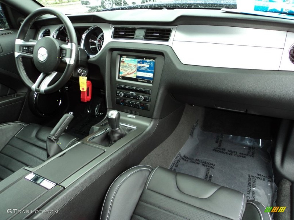 2013 Ford Mustang GT Premium Coupe Charcoal Black/Recaro Sport Seats Dashboard Photo #82012140