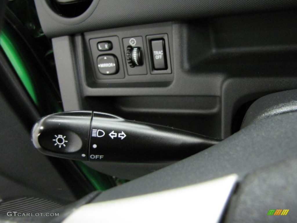 2006 Scion xB Release Series 3.0 Controls Photo #82024123
