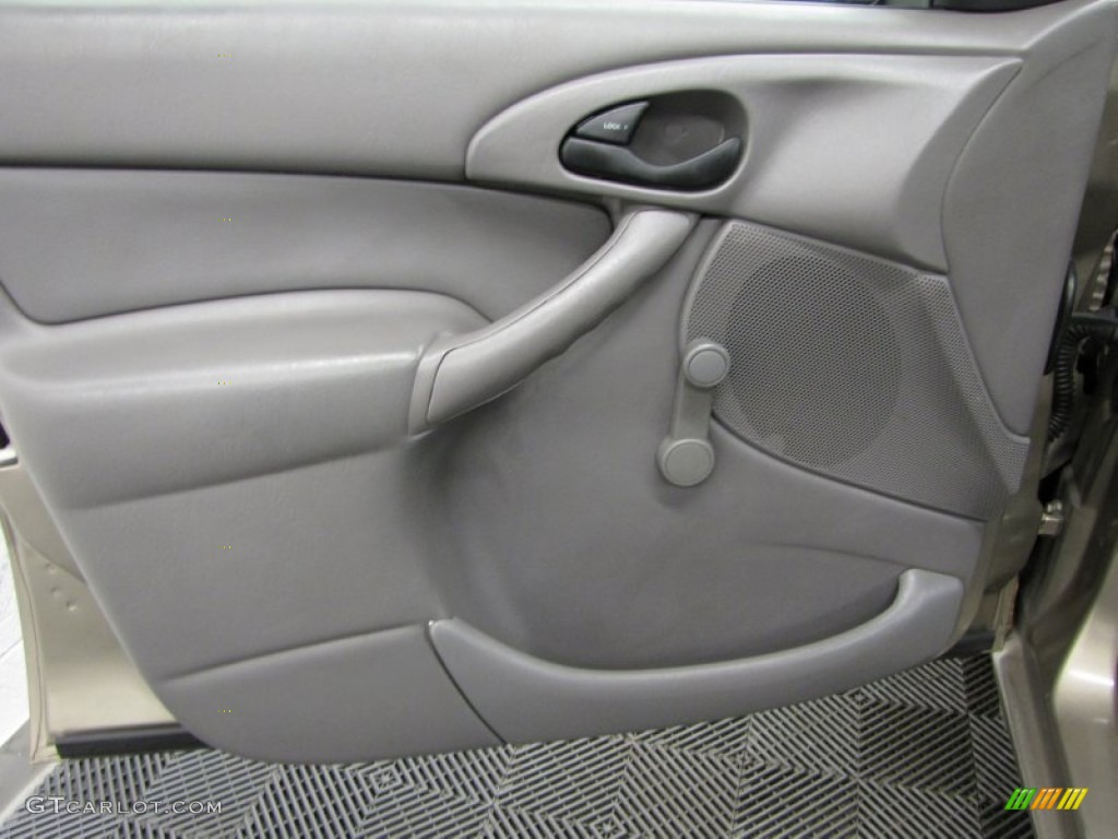 2003 Focus LX Sedan - Arizona Beige Metallic / Medium Graphite photo #9
