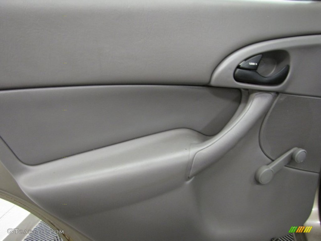 2003 Focus LX Sedan - Arizona Beige Metallic / Medium Graphite photo #10