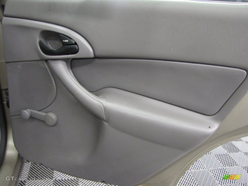 2003 Focus LX Sedan - Arizona Beige Metallic / Medium Graphite photo #11