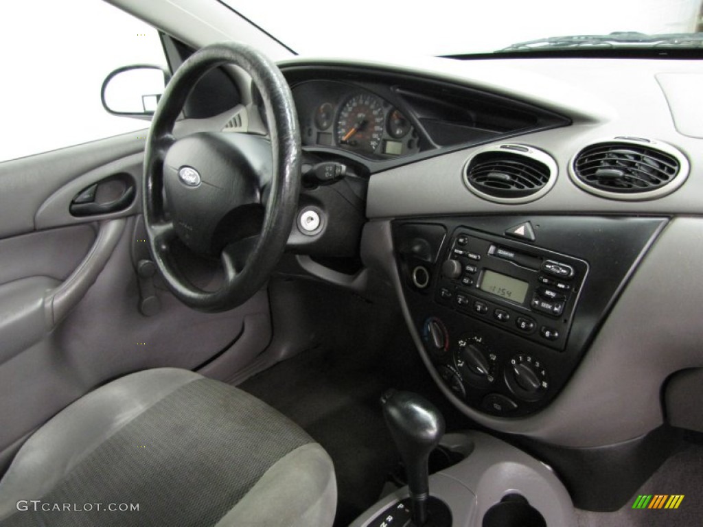2003 Focus LX Sedan - Arizona Beige Metallic / Medium Graphite photo #18