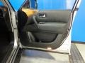 Liquid Platinum - QX 56 4WD Photo No. 29