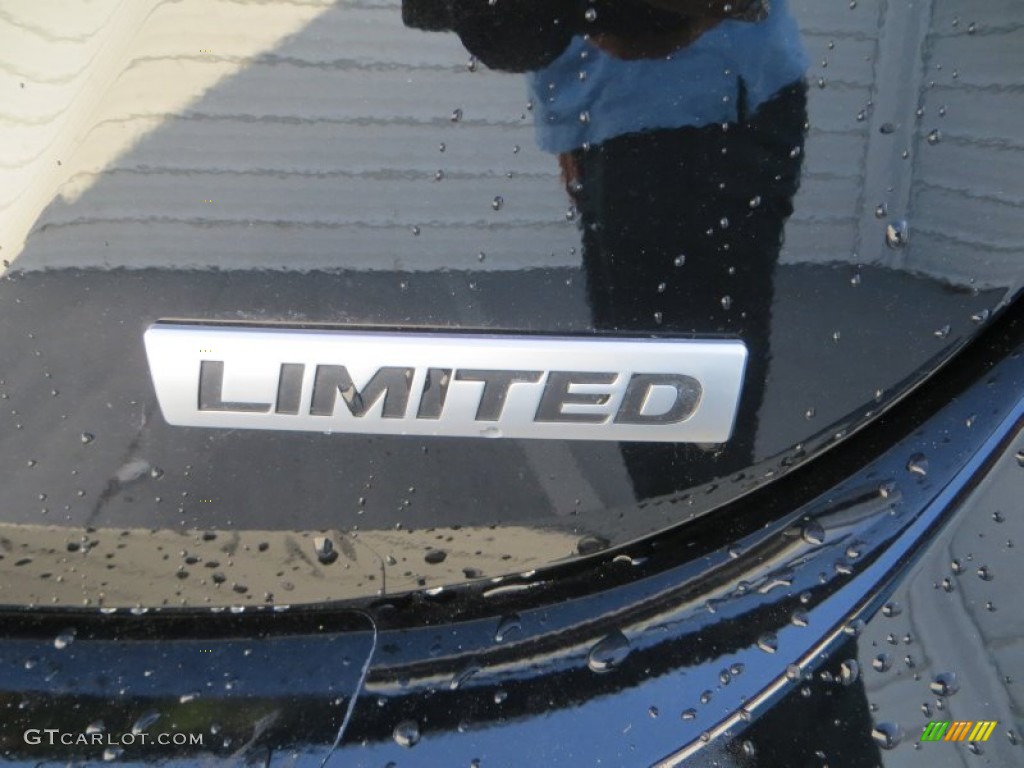 2012 Elantra Limited - Midnight Black / Gray photo #19