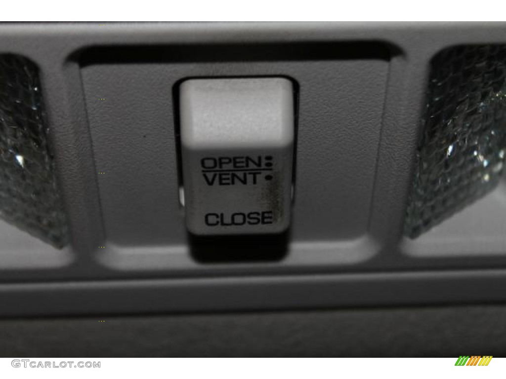 2000 S Series SL2 Sedan - Bright White / Gray photo #41