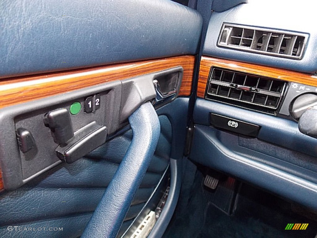 1991 Mercedes-Benz S Class 420 SEL Controls Photo #82047588