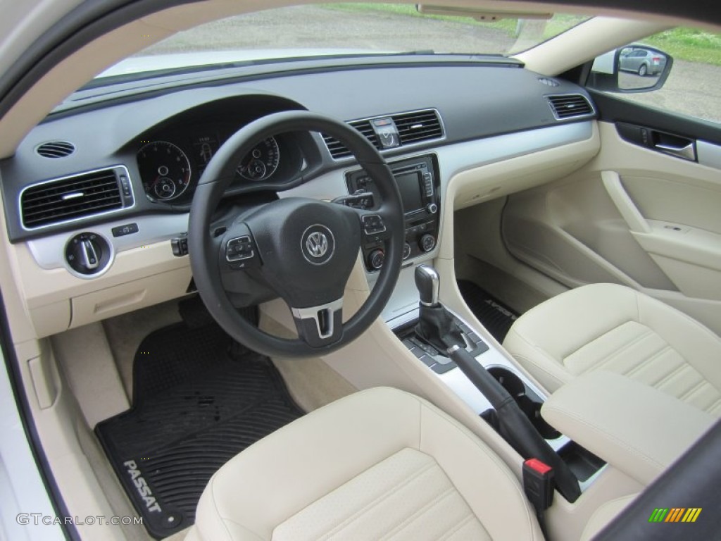 Cornsilk Beige Interior 2013 Volkswagen Passat V6 SE Photo #82048987