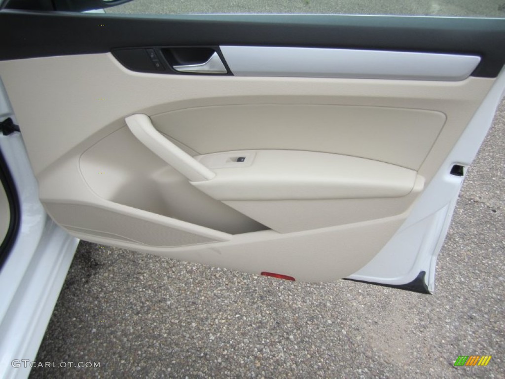 2013 Volkswagen Passat V6 SE Cornsilk Beige Door Panel Photo #82049138