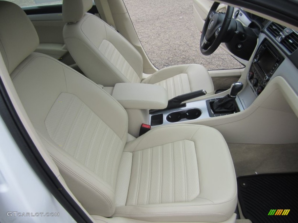 2013 Volkswagen Passat V6 SE Front Seat Photo #82049160