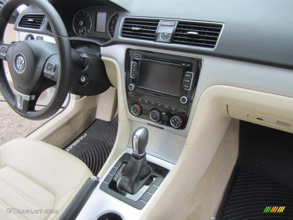 2013 Volkswagen Passat V6 SE Cornsilk Beige Dashboard Photo #82049178