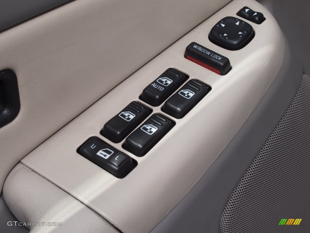 2001 Tahoe LS - Onyx Black / Tan/Neutral photo #17